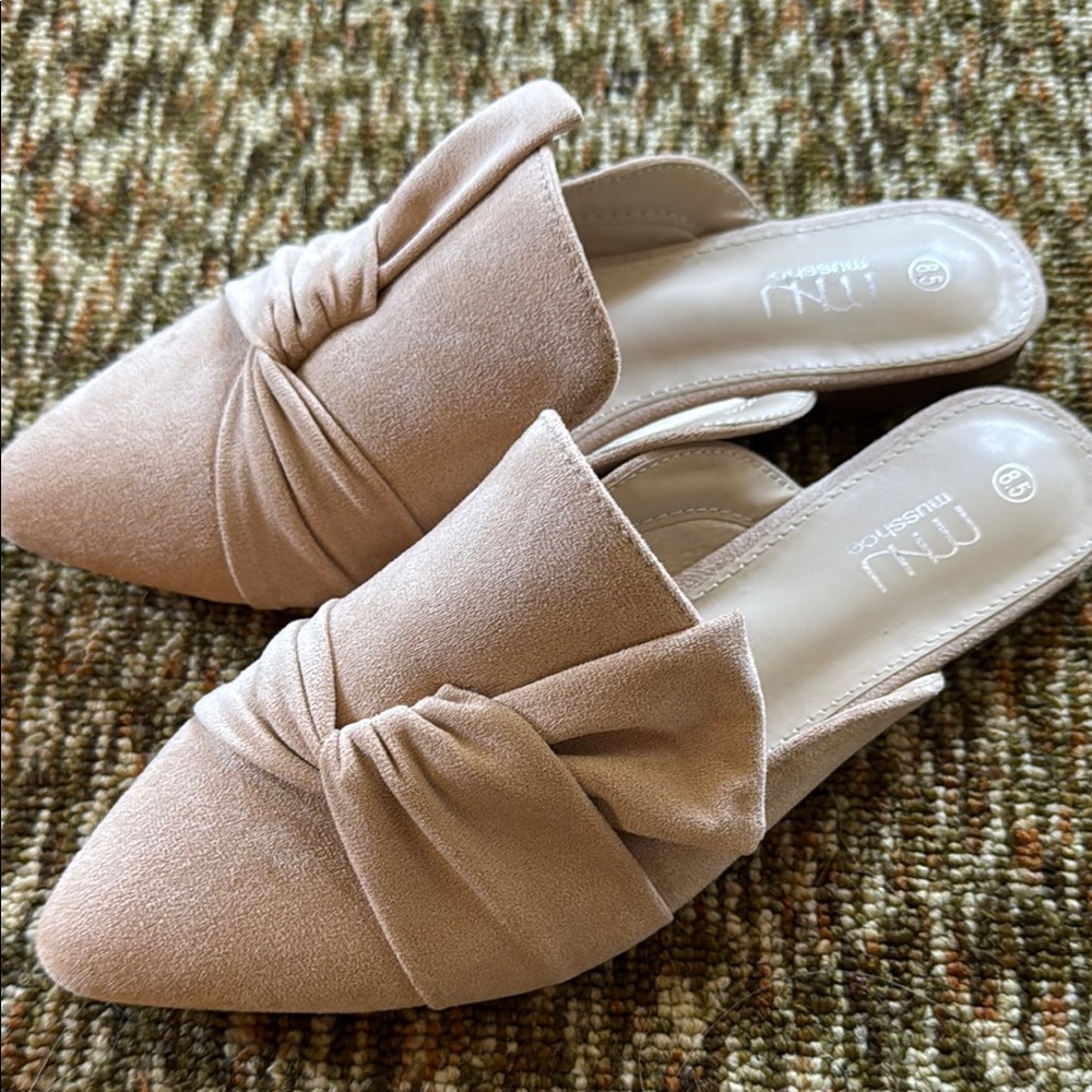 Elegant Women's Slip-On Mules - Picture 2 of 8